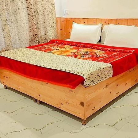 Hotel Seraj International Manāli Extérieur photo