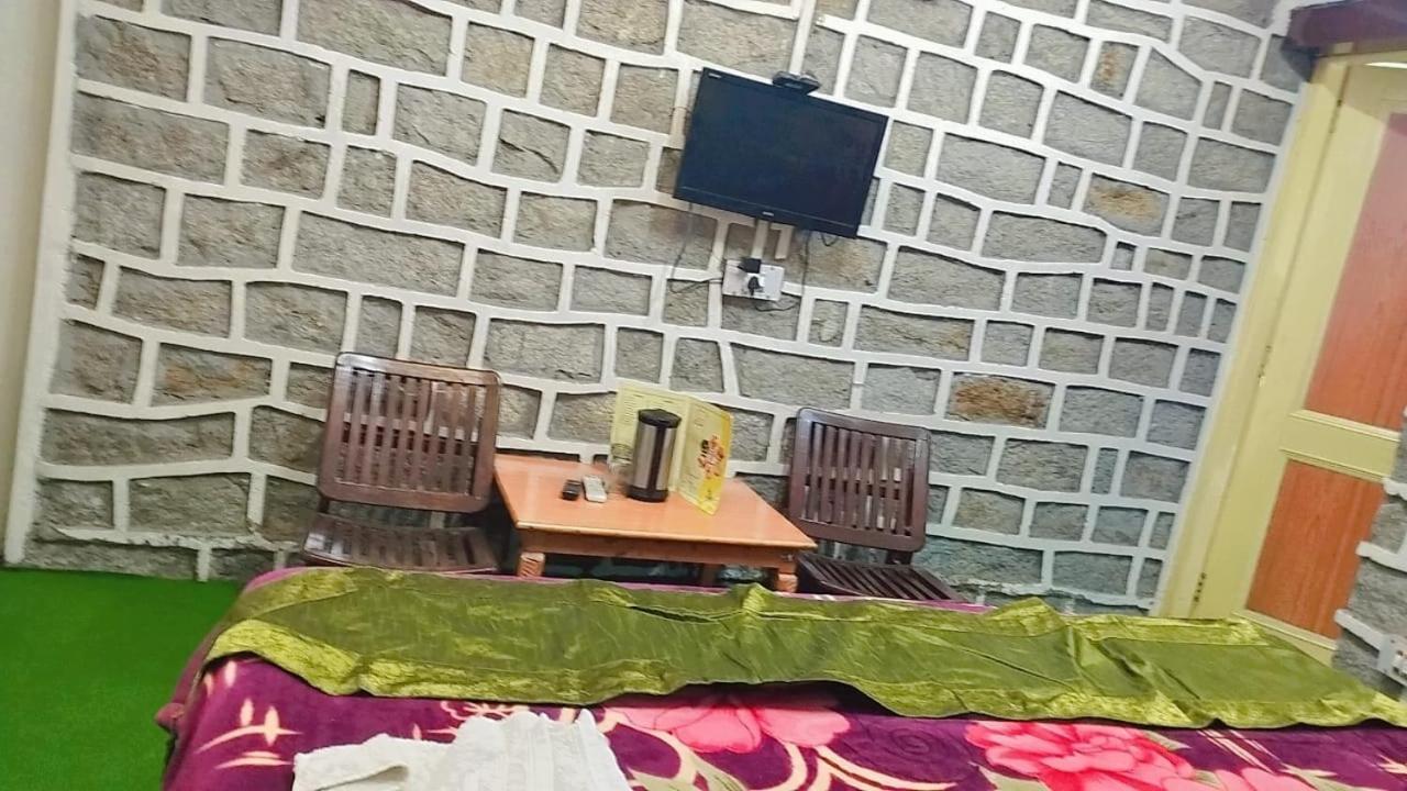 Hotel Seraj International Manāli Extérieur photo