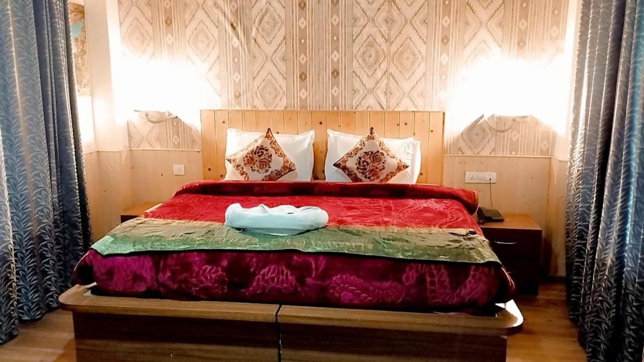 Hotel Seraj International Manāli Extérieur photo