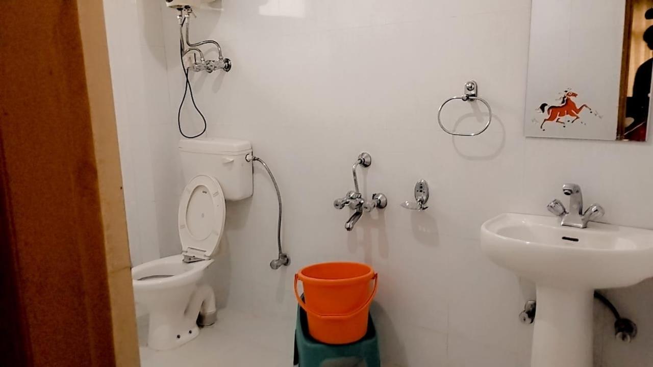 Hotel Seraj International Manāli Extérieur photo