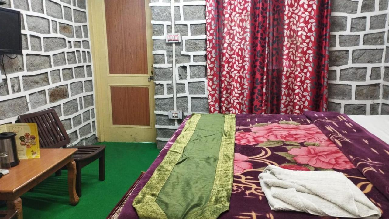 Hotel Seraj International Manāli Extérieur photo