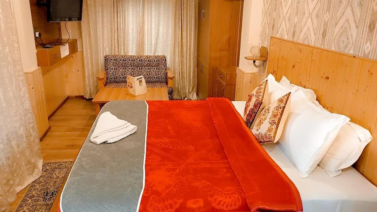 Hotel Seraj International Manāli Extérieur photo