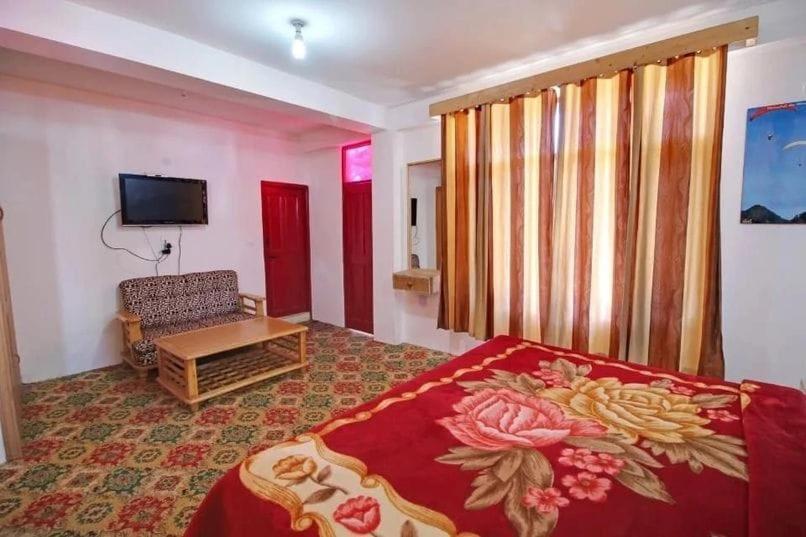 Hotel Seraj International Manāli Extérieur photo