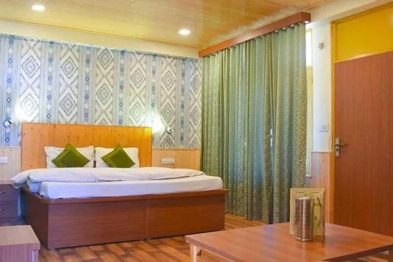 Hotel Seraj International Manāli Extérieur photo